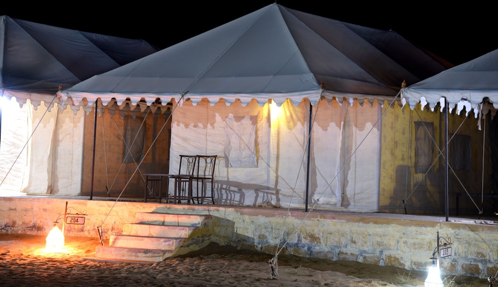 Welcome Desert Camps 16/40