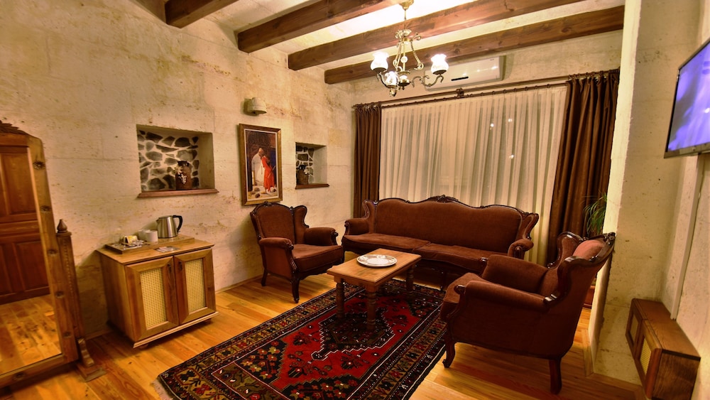 Harman Cave Hotel 53/78