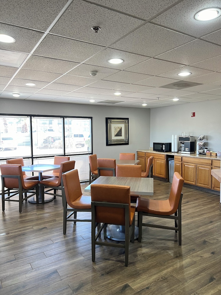 Budget Inn Phoenix 46/56