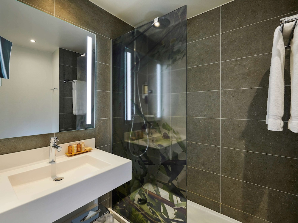 Mercure Paris La Defense 12/66