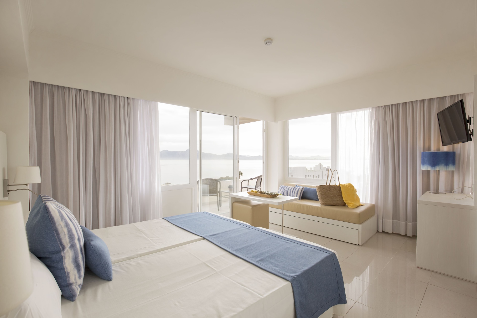 JUNIOR SUITE, SINGLE BED, BALCONY