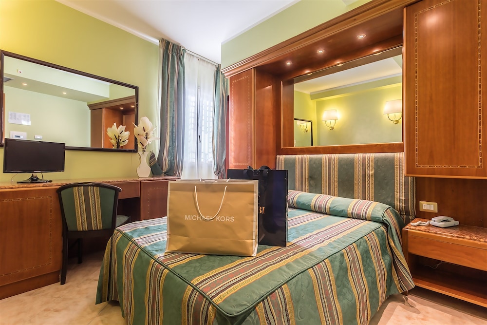 Raeli Hotel Siracusa 18/30