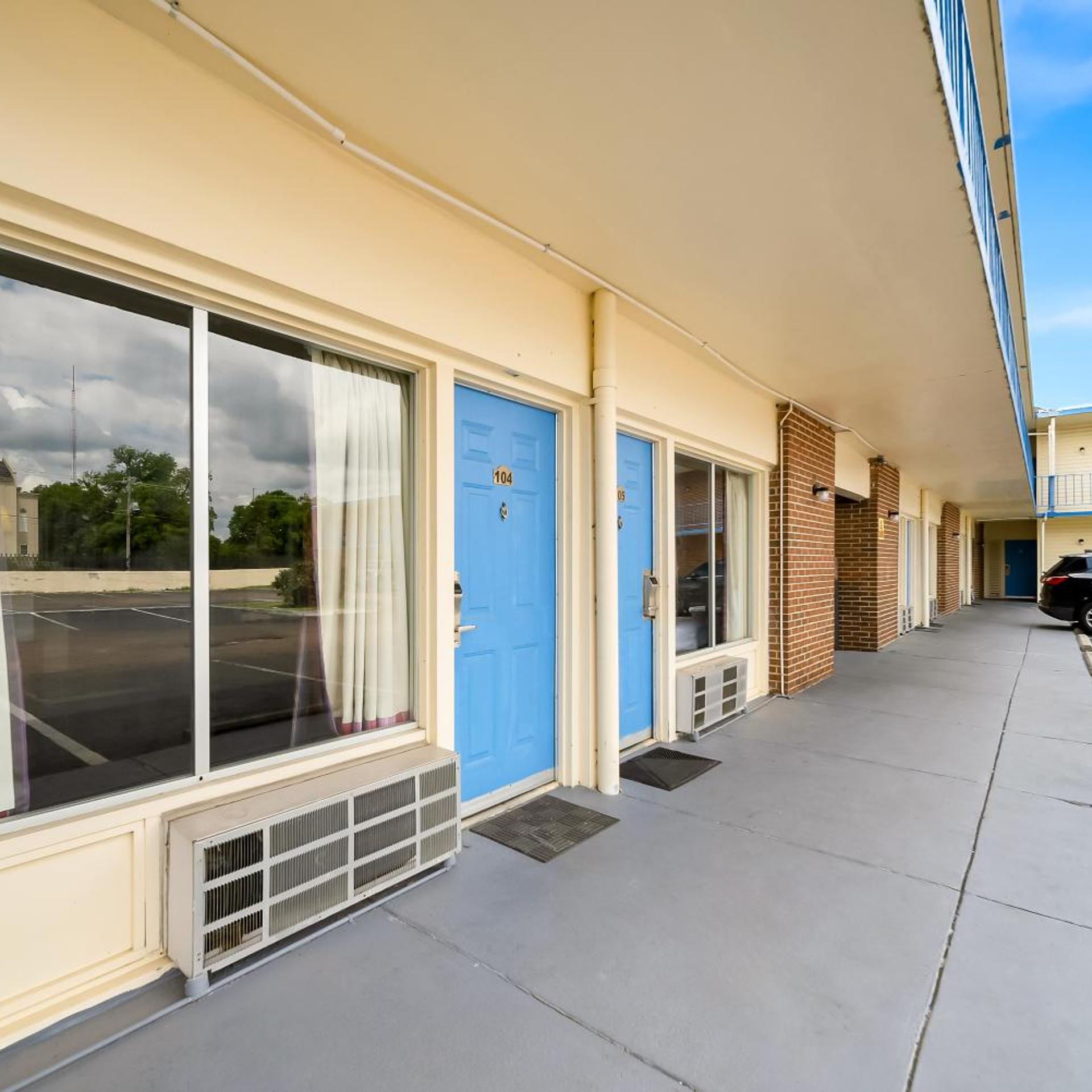 Capitol Inn and Suites 26/32
