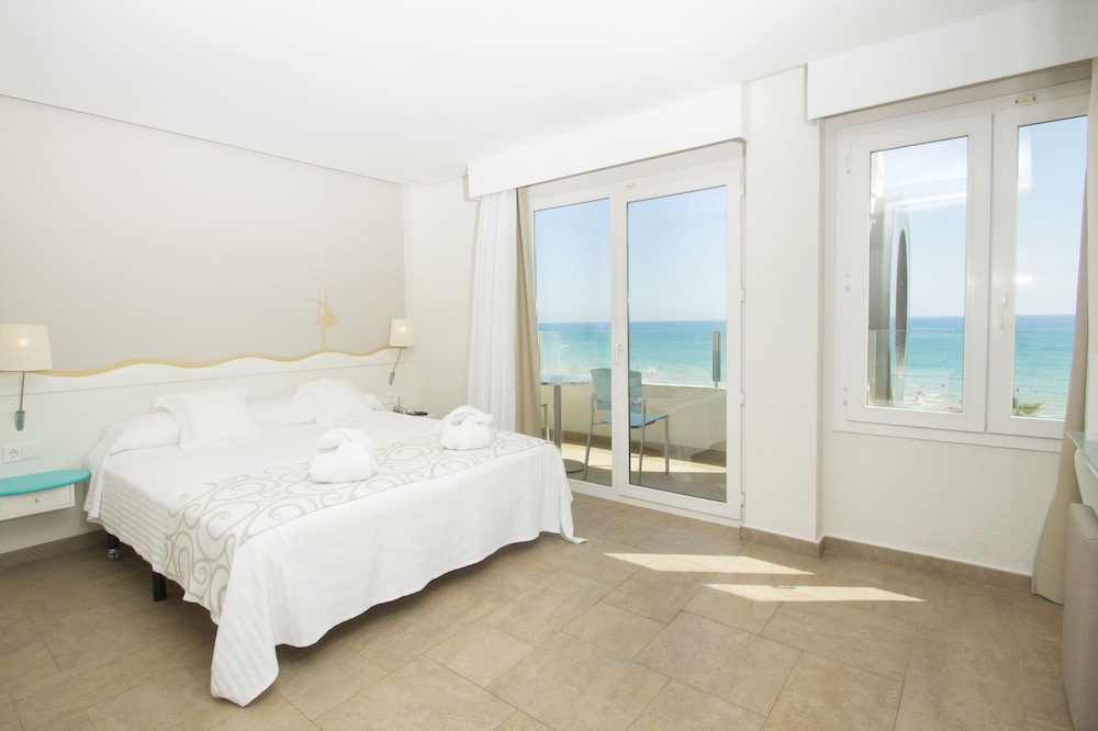 Junior Suite, Studio, 2 King Beds, Sea View, Sofa
