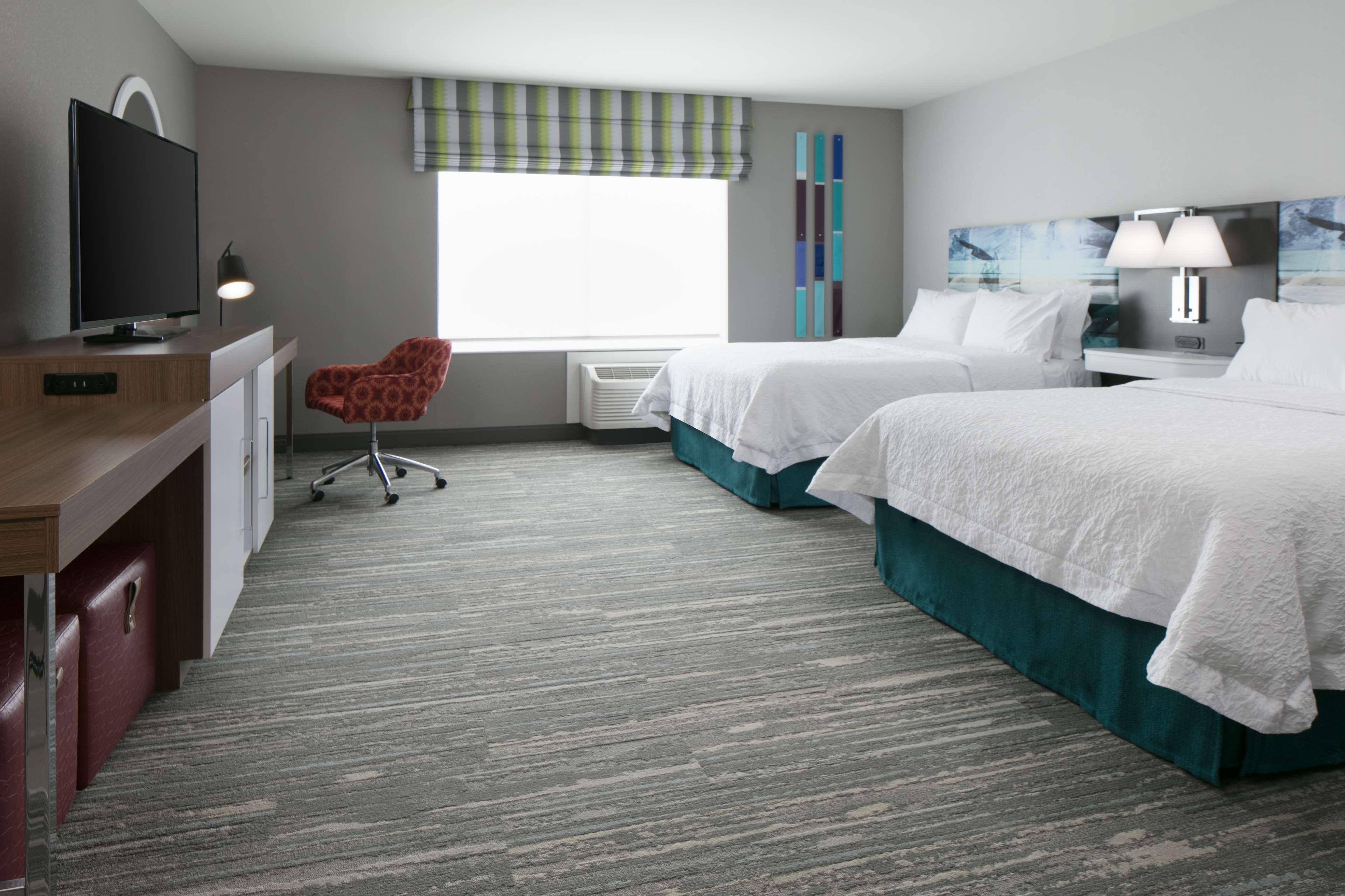Room, 2 Queen Beds, Water View