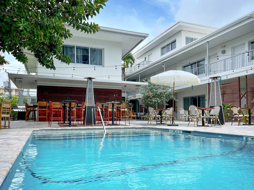 Royal Palms Resort And Spa A North Beach Village Resort Hotel 3/80