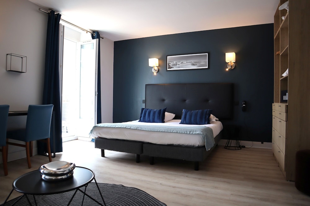 Junior Suite, Large