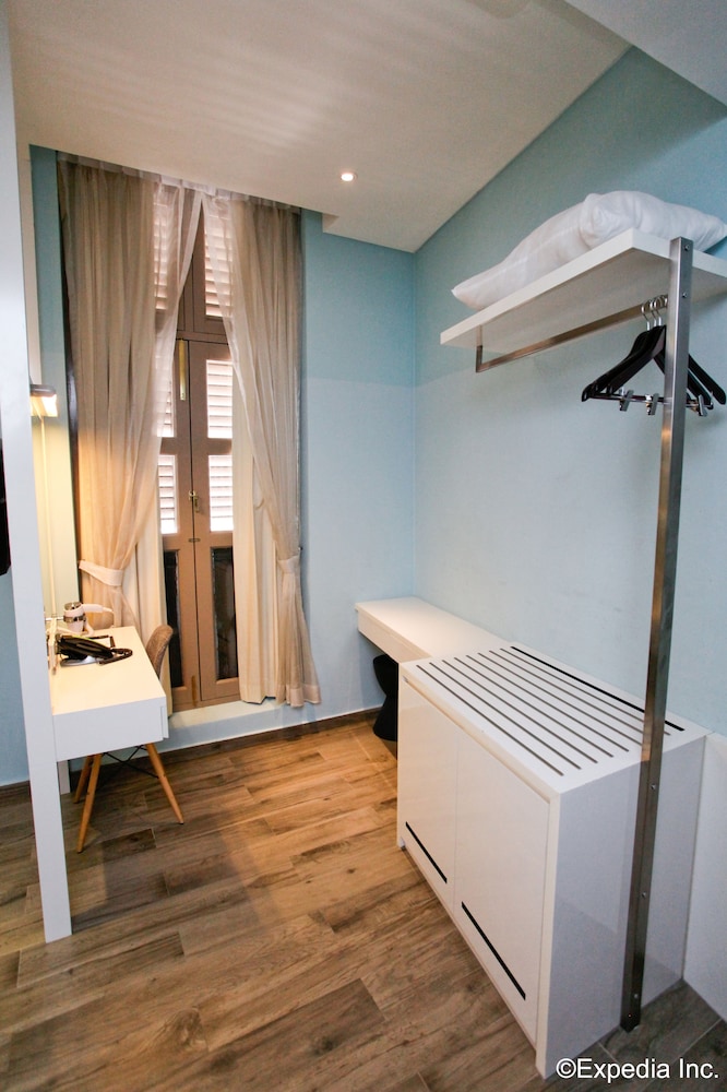 J8 Hotel 52/65