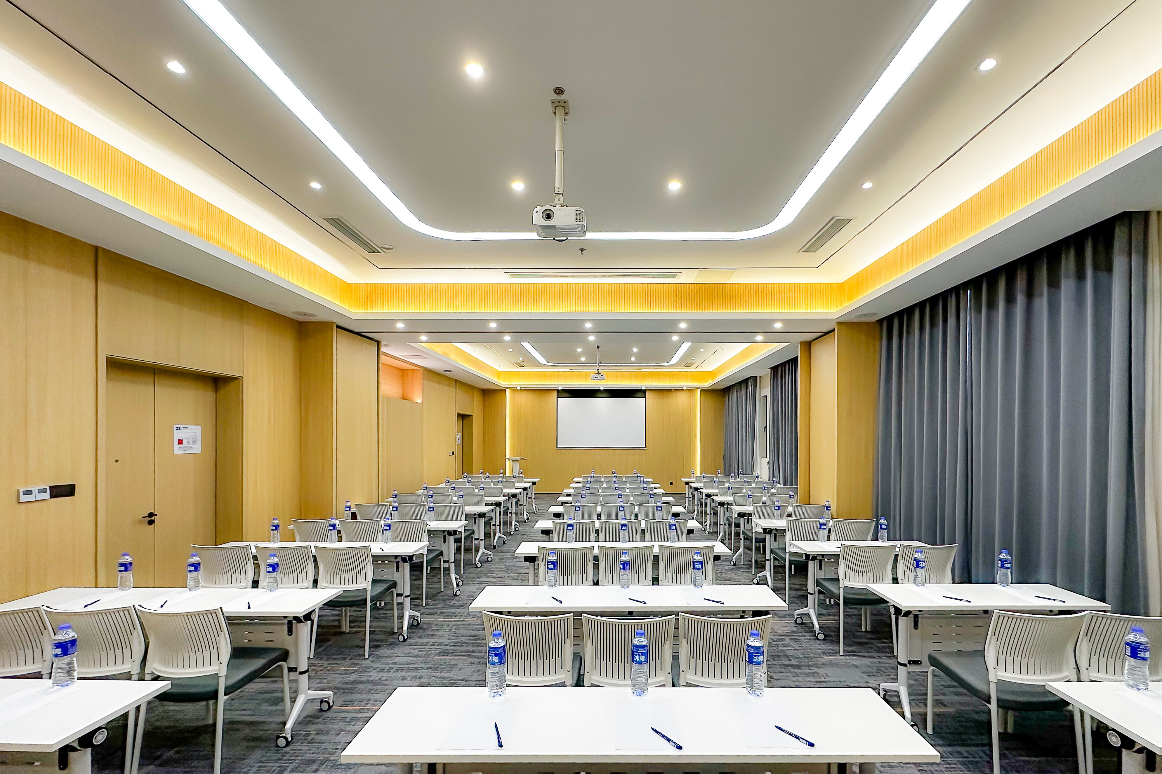 Holiday Inn Express SUZHOU FENHU 17/26