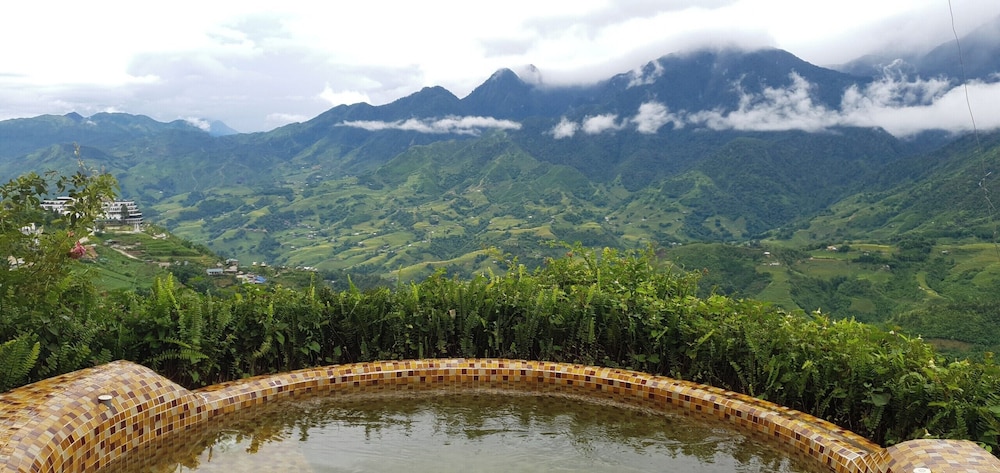 Phuong Nam Mountain View Hotel 26/35