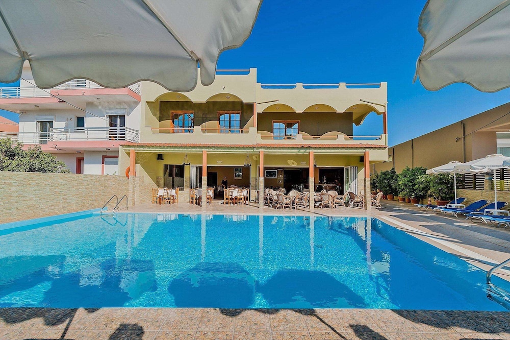 Esmeralda Hotel in Kremasti
