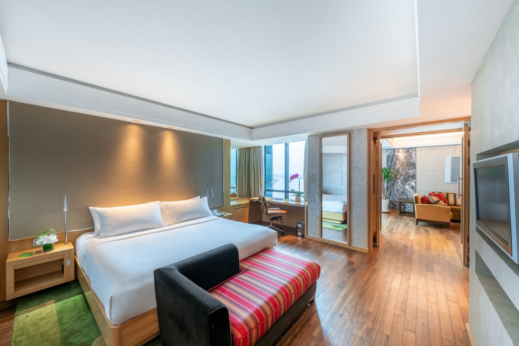 DELUXE, SUITE, KING BED
