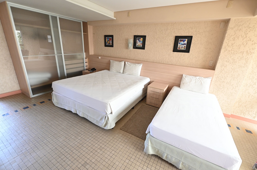 Classic, 1 Queen and 1 Single Bed, Pool Side
