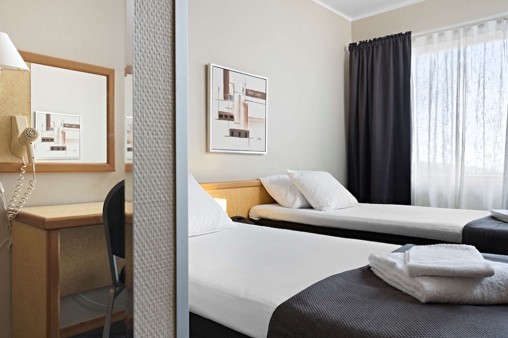 Stav Hotel 7/77