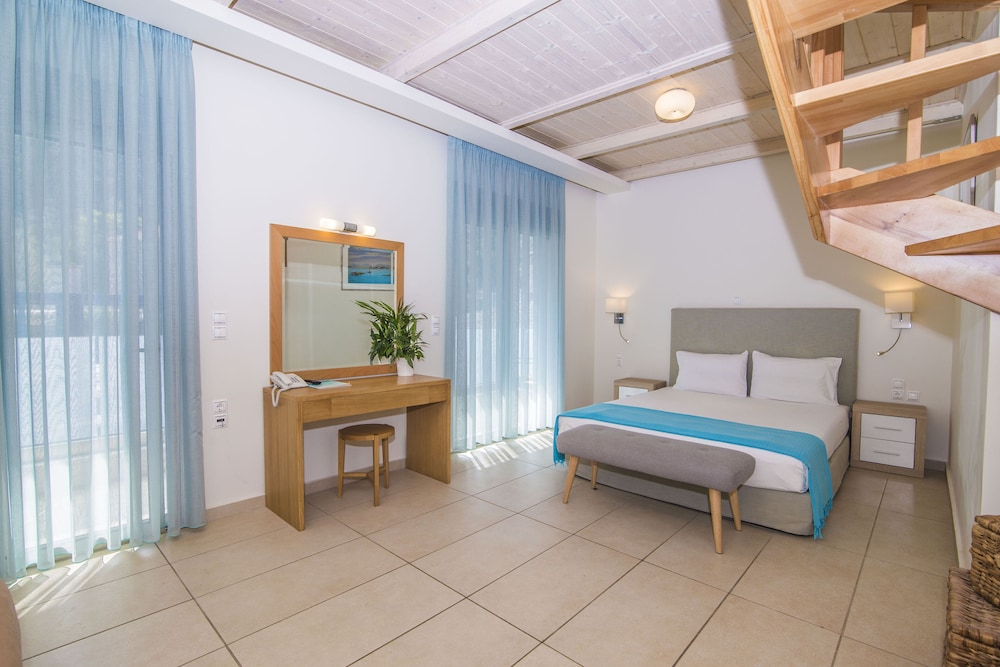 Grand Theoni Hotel Suites And Spa 16/71