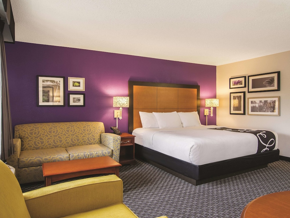 Wingate by Wyndham Brunswick GA / I-95 15/37