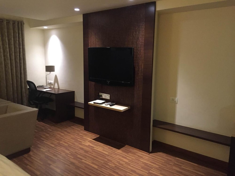 PLATINUM INN HOTEL 30/46