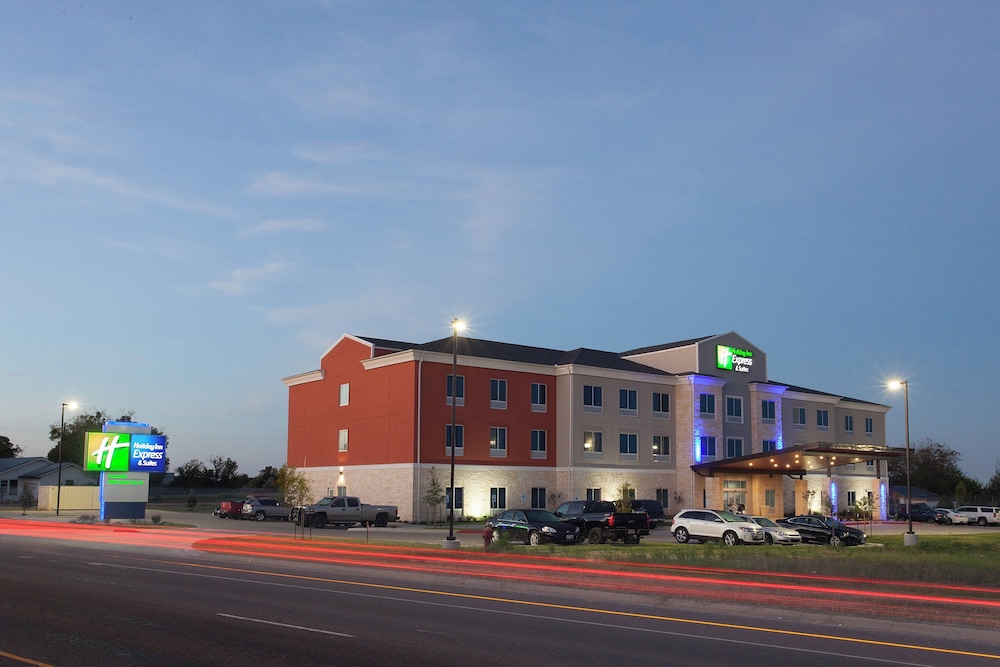 Holiday Inn Express & Suites Gatesville N. Ft Hood 4/65