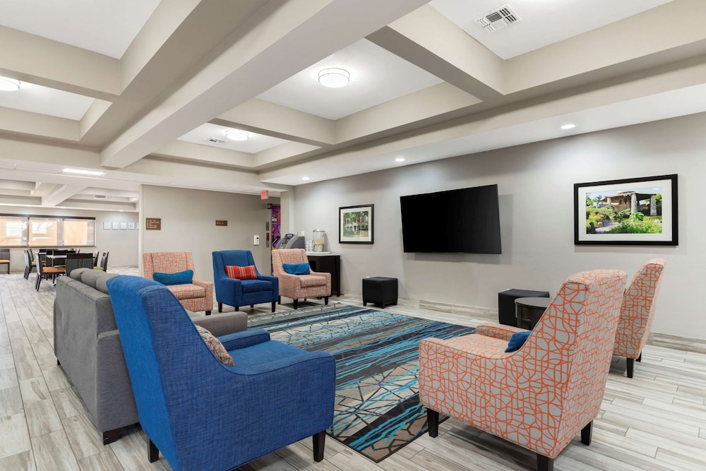 Comfort Inn And Suites Near Medical Center 35/56