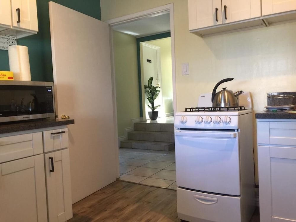 LAX Guest House 36/36