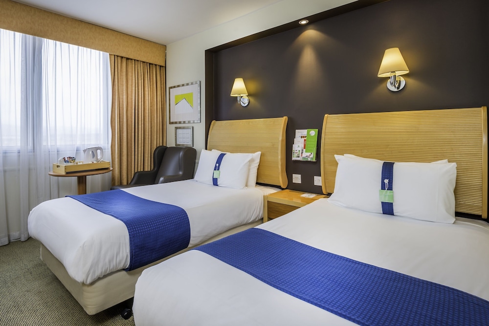 HOLIDAY INN GLASGOW AIRPORT 25/80