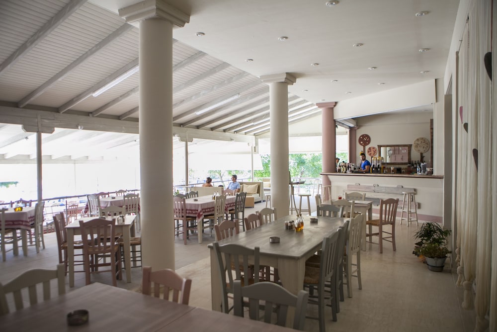 Loukas Hotel &amp; Apartments 36/50