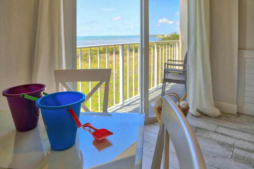Ocean Pointe Suites Hotel 34/38