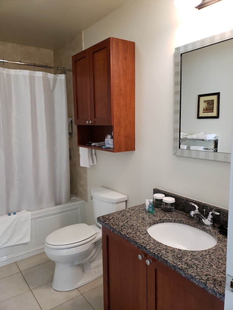 Crescent Suites Hotel 11/57