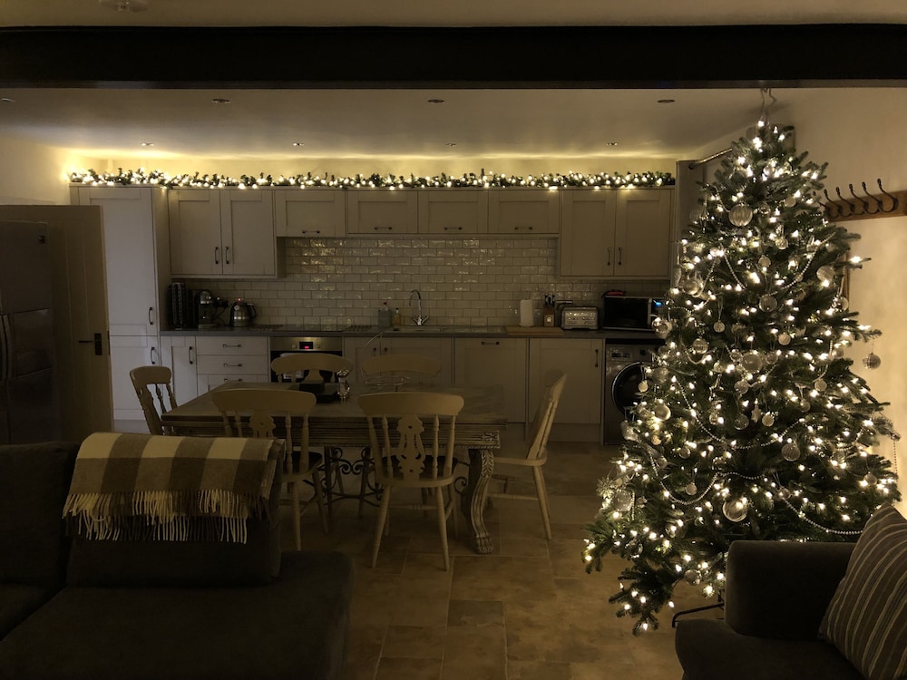 Camerton Inn Cottage 20/24