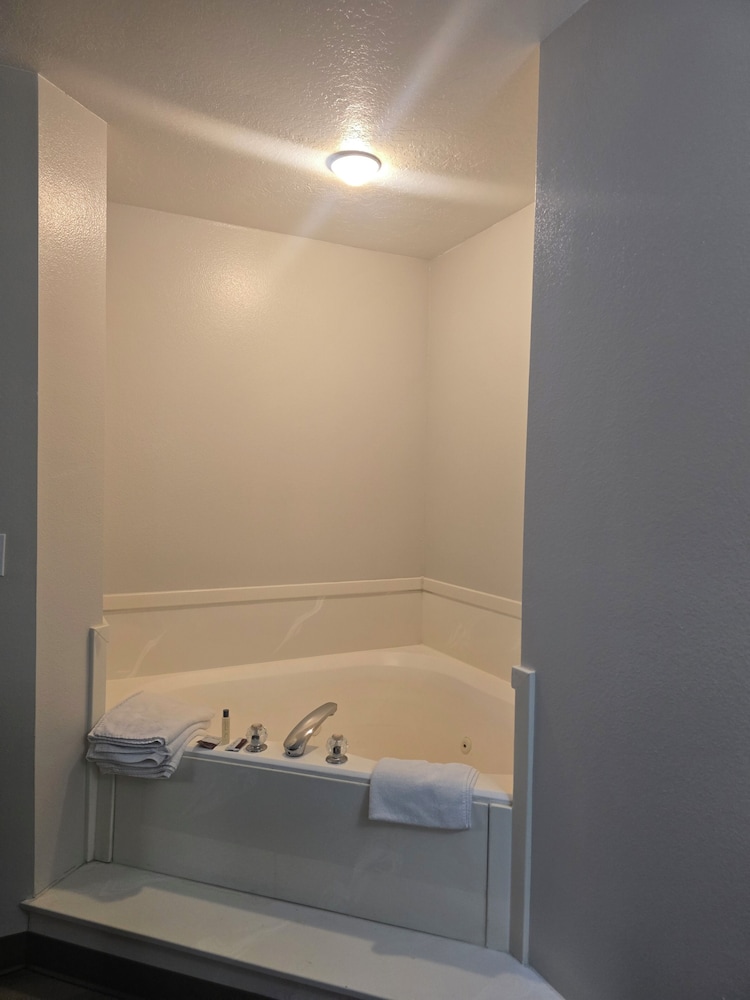 Economy Inn 11/60