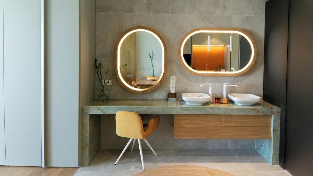 Leiro Residences 4/50