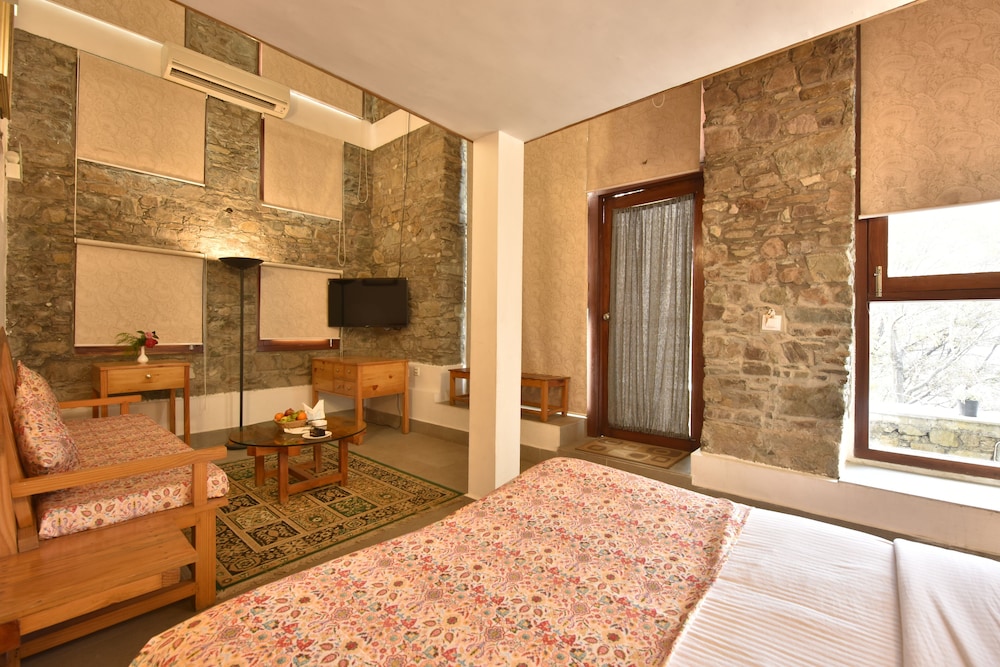 Tiaraa Monolith Lake Resort 23/44