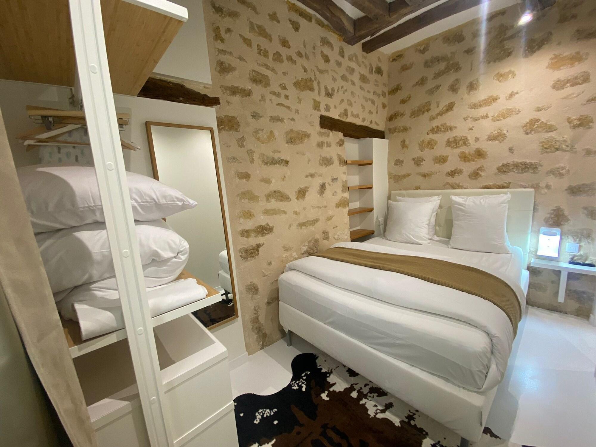 1 Bedroom, Stone, Apartment، Les Patios Du Marais 2/4
