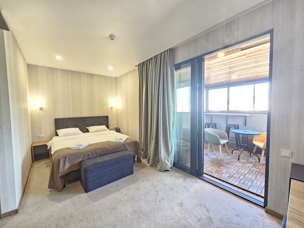 Brooch Boutique Hotel 18/63