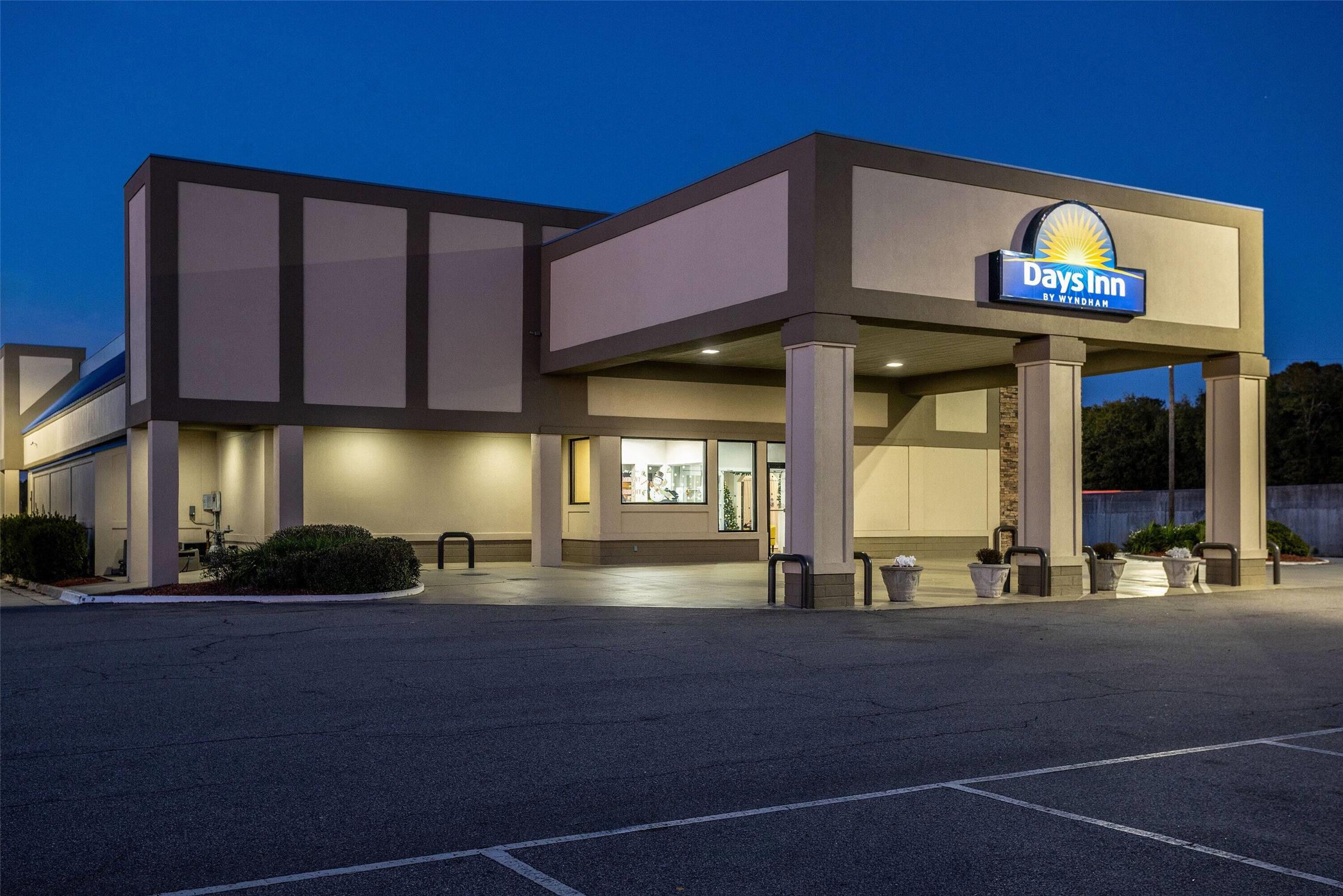 Days Inn by Wyndham Adel I-75 4/38