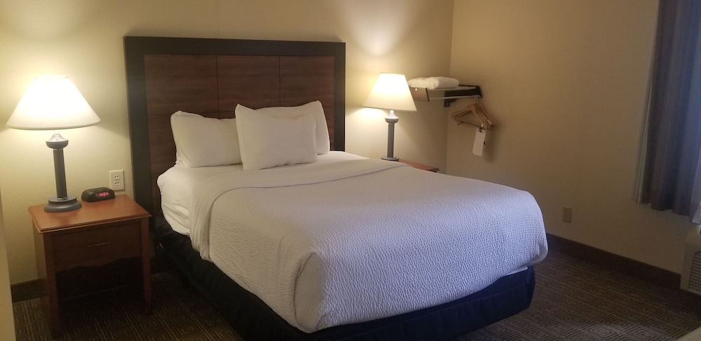 La Quinta Inn By Wyndham Indianapolis Airport Executive Drive 11/37