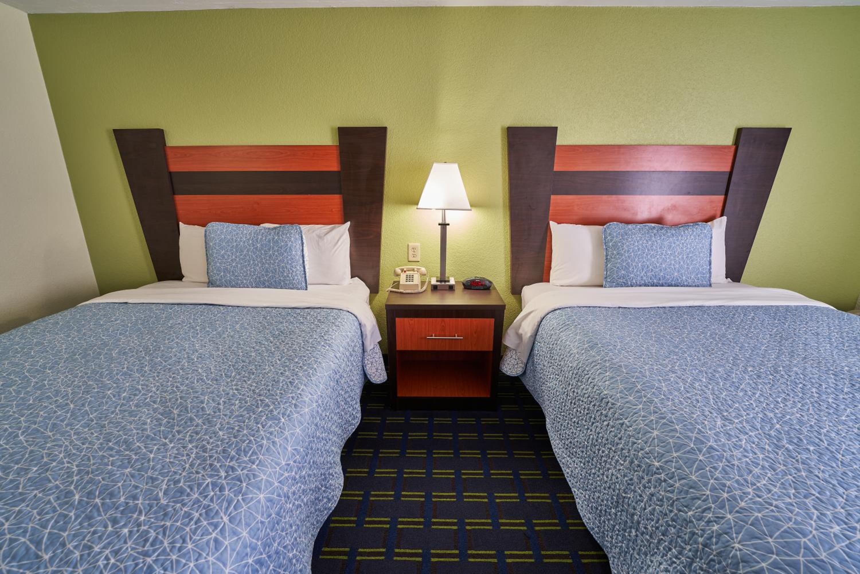 Room, 2 Queen Beds, Pool Access