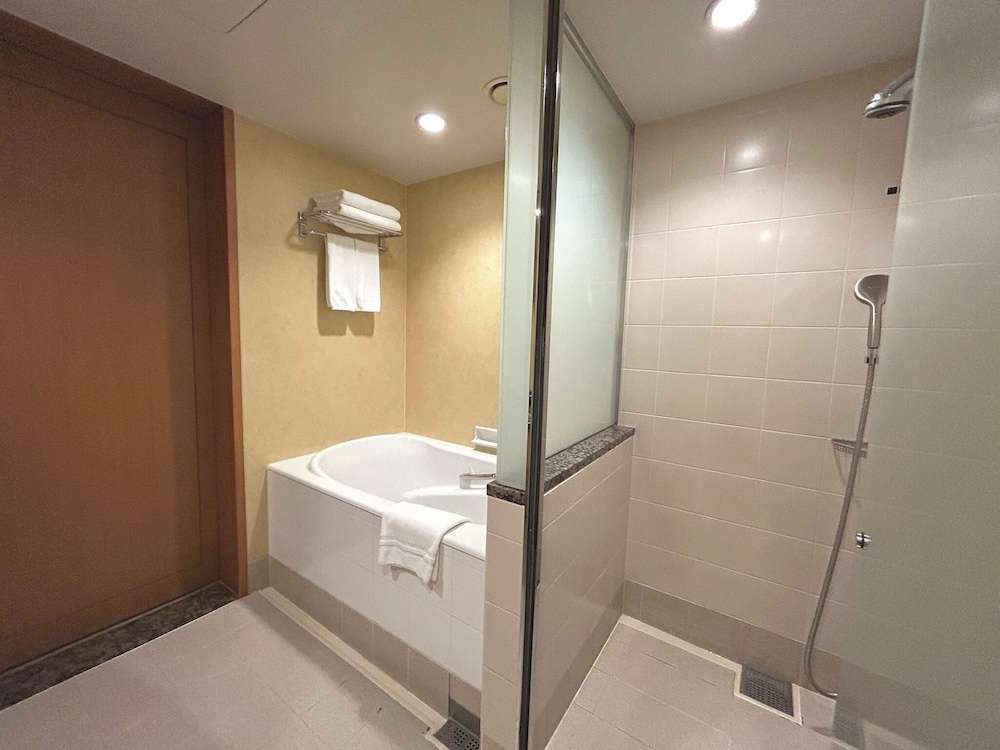 The Yokohama Bay Hotel Tokyu 47/48