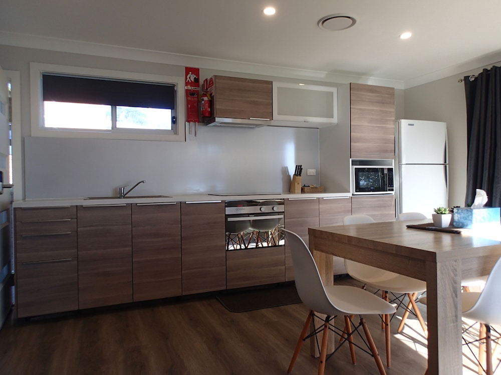 DUNGOWAN HOLIDAY ACCOMODATION 7/75