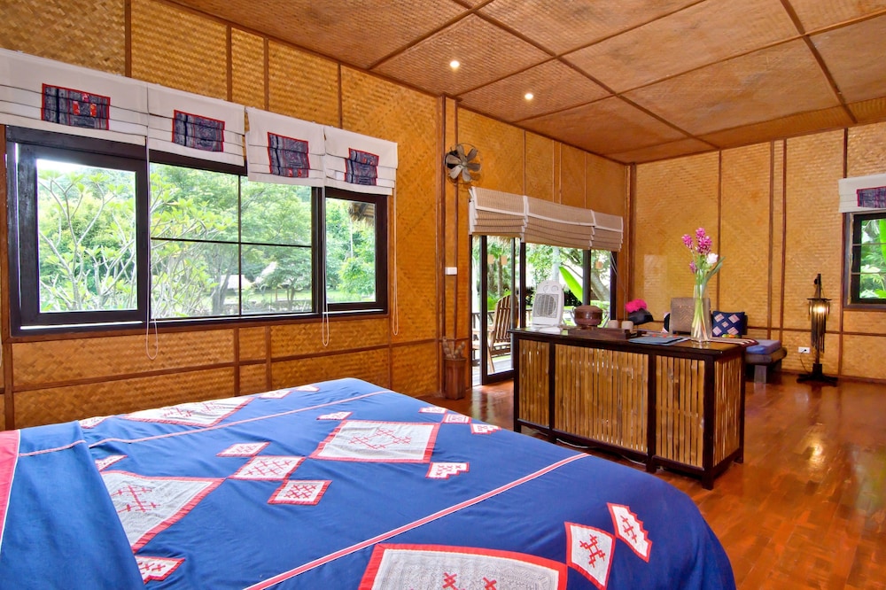 Hmong Hilltribe Lodge 7/42