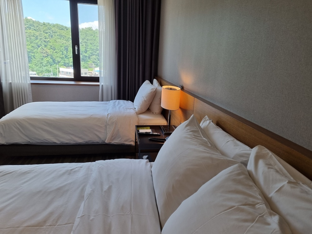 Avon Hotel Gunsan 23/67