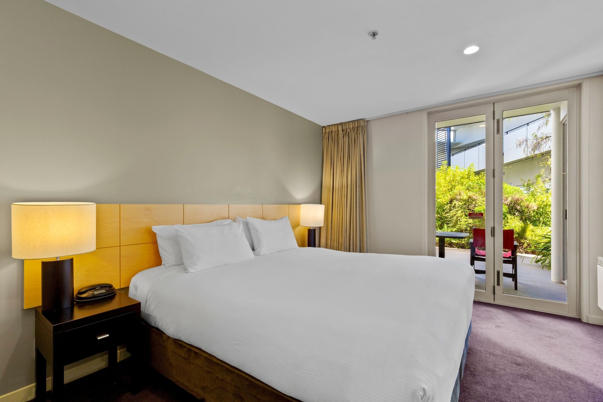 1 BEDROOM, SUITE, NO VIEW