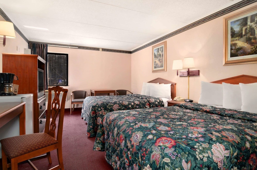 Days Inn by Wyndham Espanola 7/23