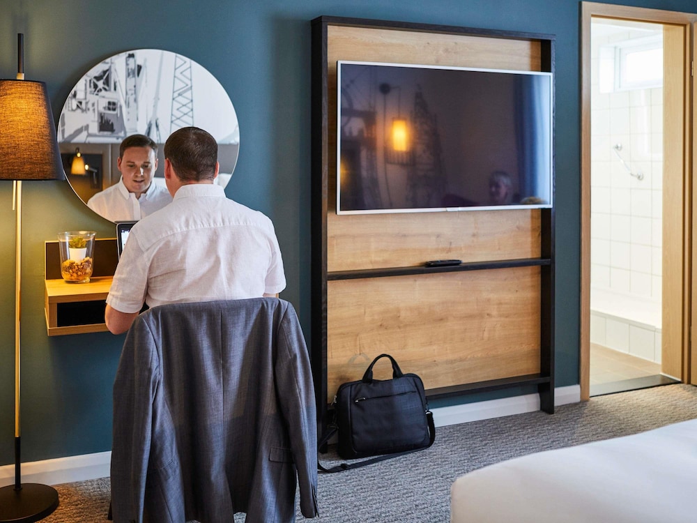 Mercure Cardiff North Hotel 2/50