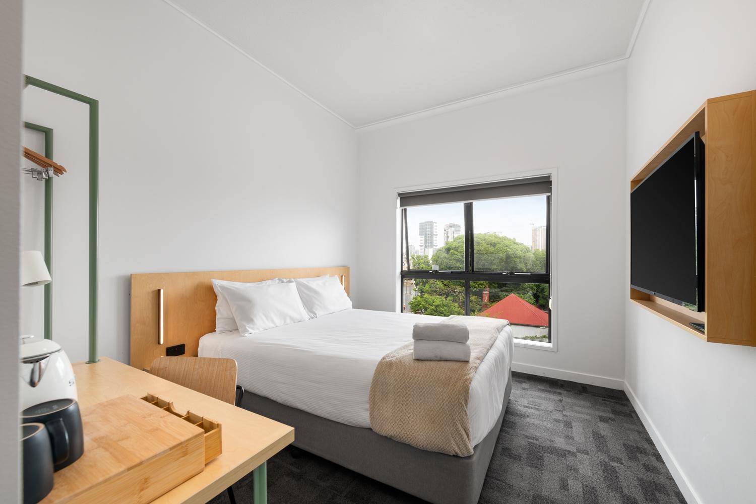 Room, Queen Bed, River View