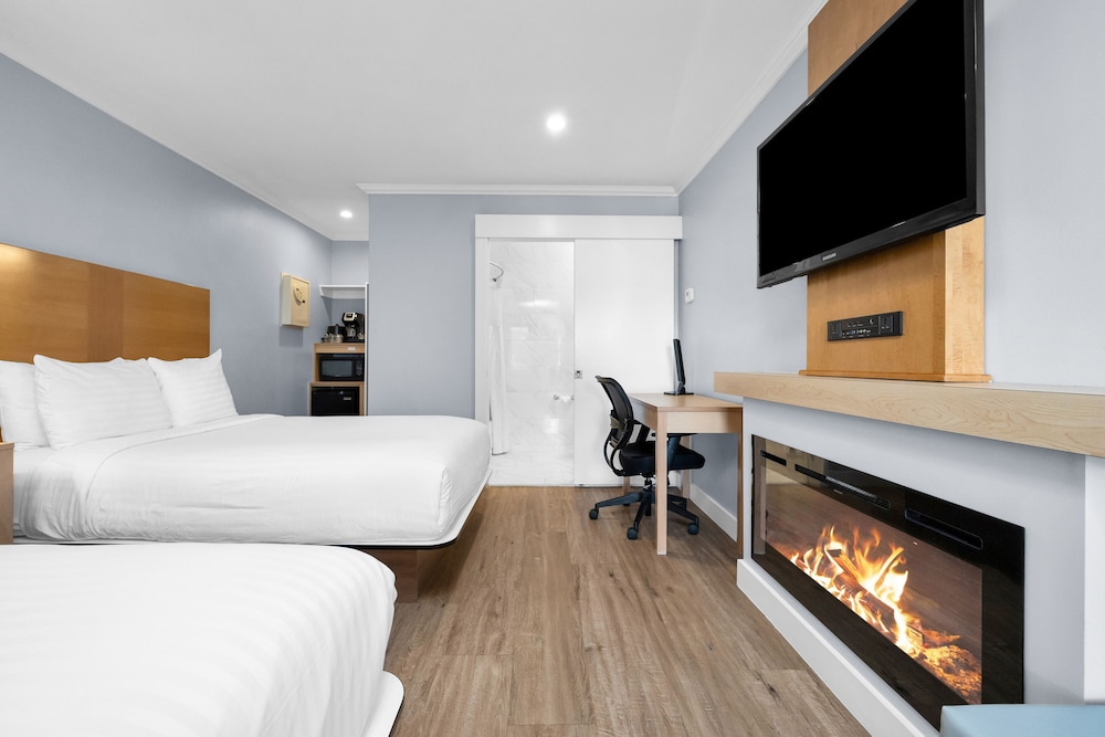 DELUXE, 2 DOUBLE BEDS