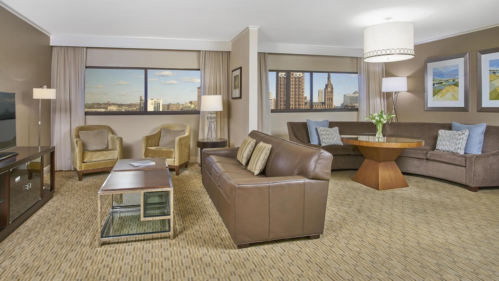 Hyatt Regency Milwaukee 50/73