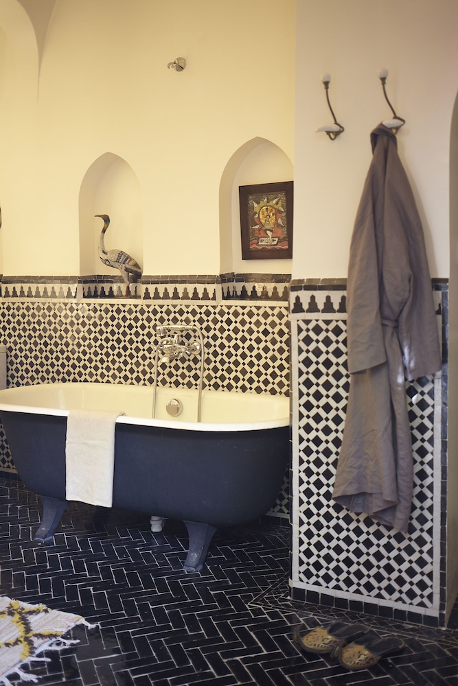 Riad Kbour & Chou 43/50