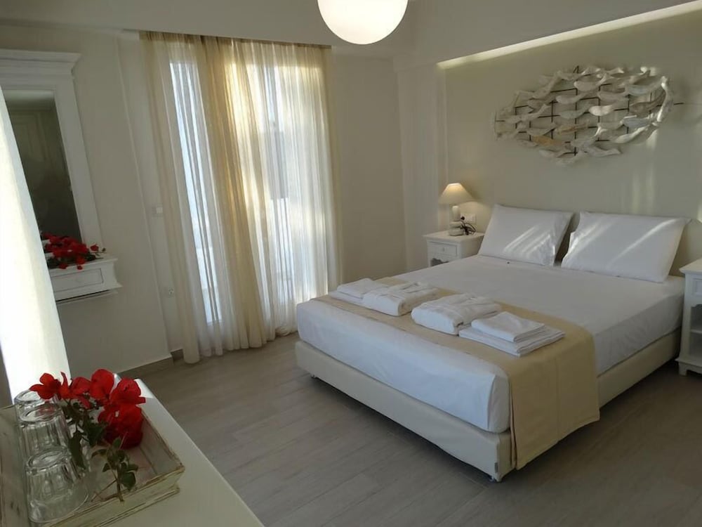 1 BEDROOM, SUITE