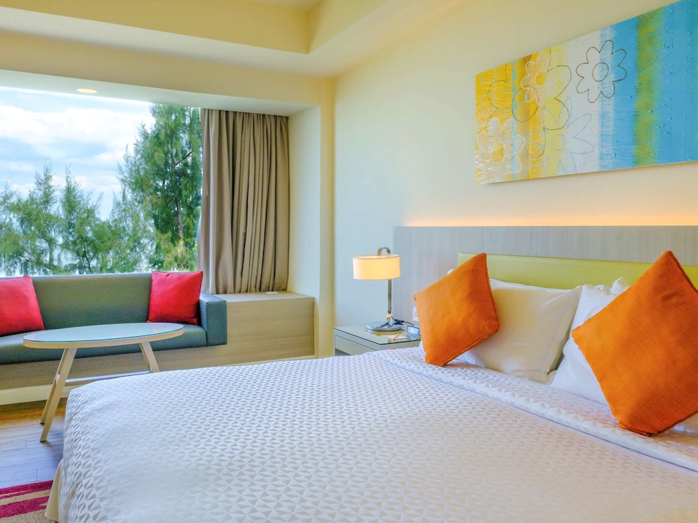Mercure Penang Beach 8/63